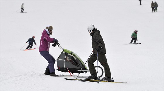 Vlekaři v Peci pod Sněžkou spustili o víkendu lanovku na Růžovou horu. Zahájení