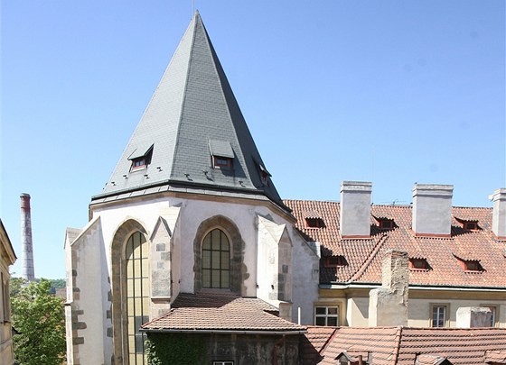 PRASKÁ KIOVATKA. Odsvcený kostel svaté Anny na praském Anenském námstí