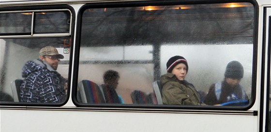 Na školy zbývají autobusy bez pásů. Na děti do tří let se nemyslí vůbec -  iDNES.cz