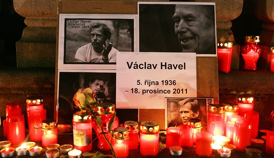 Vzpomínka na Václava Havla na Masarykově náměstí v centru Ostravy