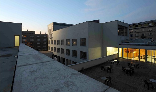 Centrum sou�asného um�ní DOX v Hole�ovicích.