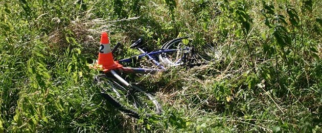 Řidič neohlásil, že srazil cyklistu, pak měl pozitivní test na drogy