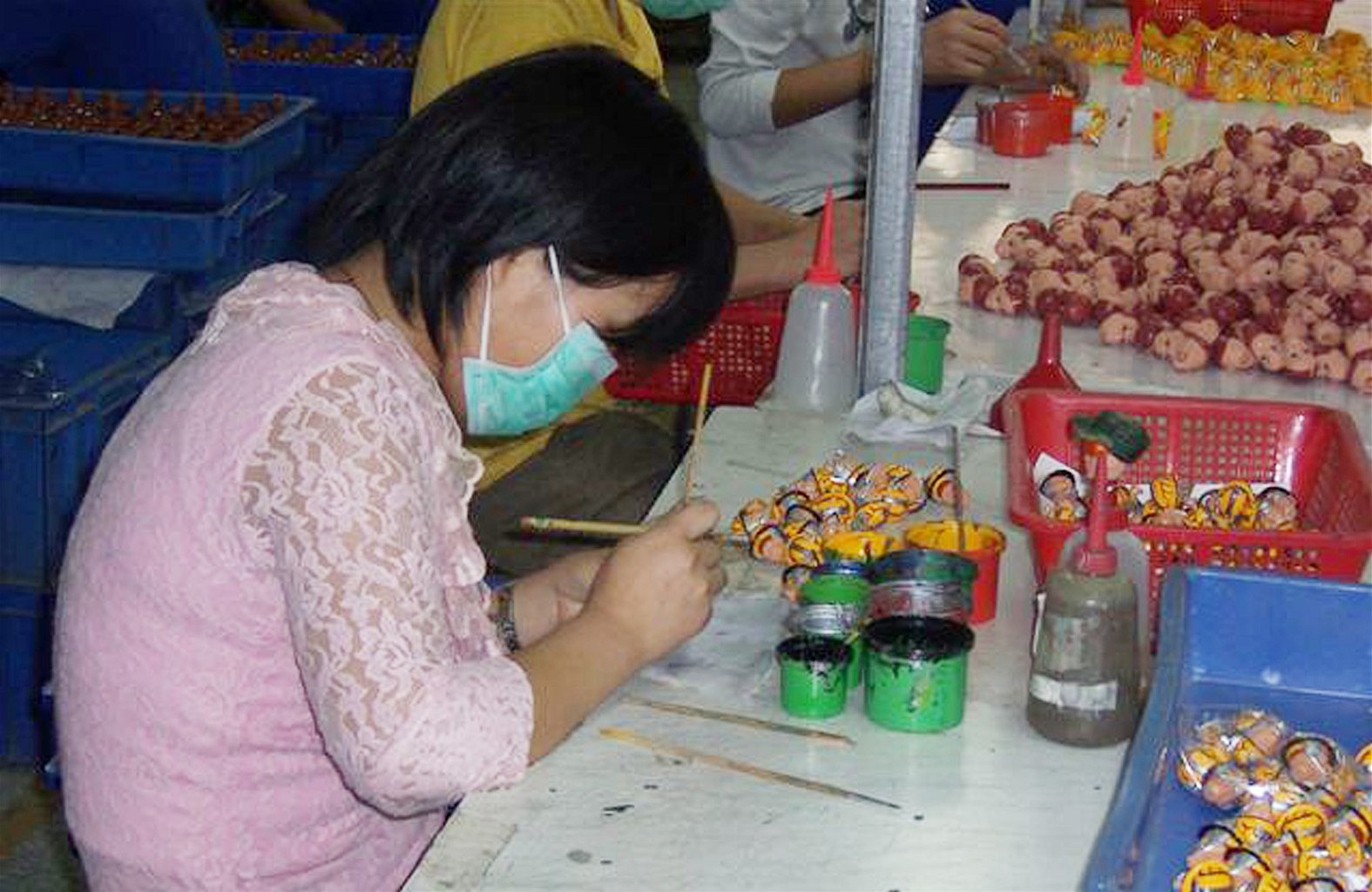 Fotogalerie: Jedna z továren na hračky v Číně