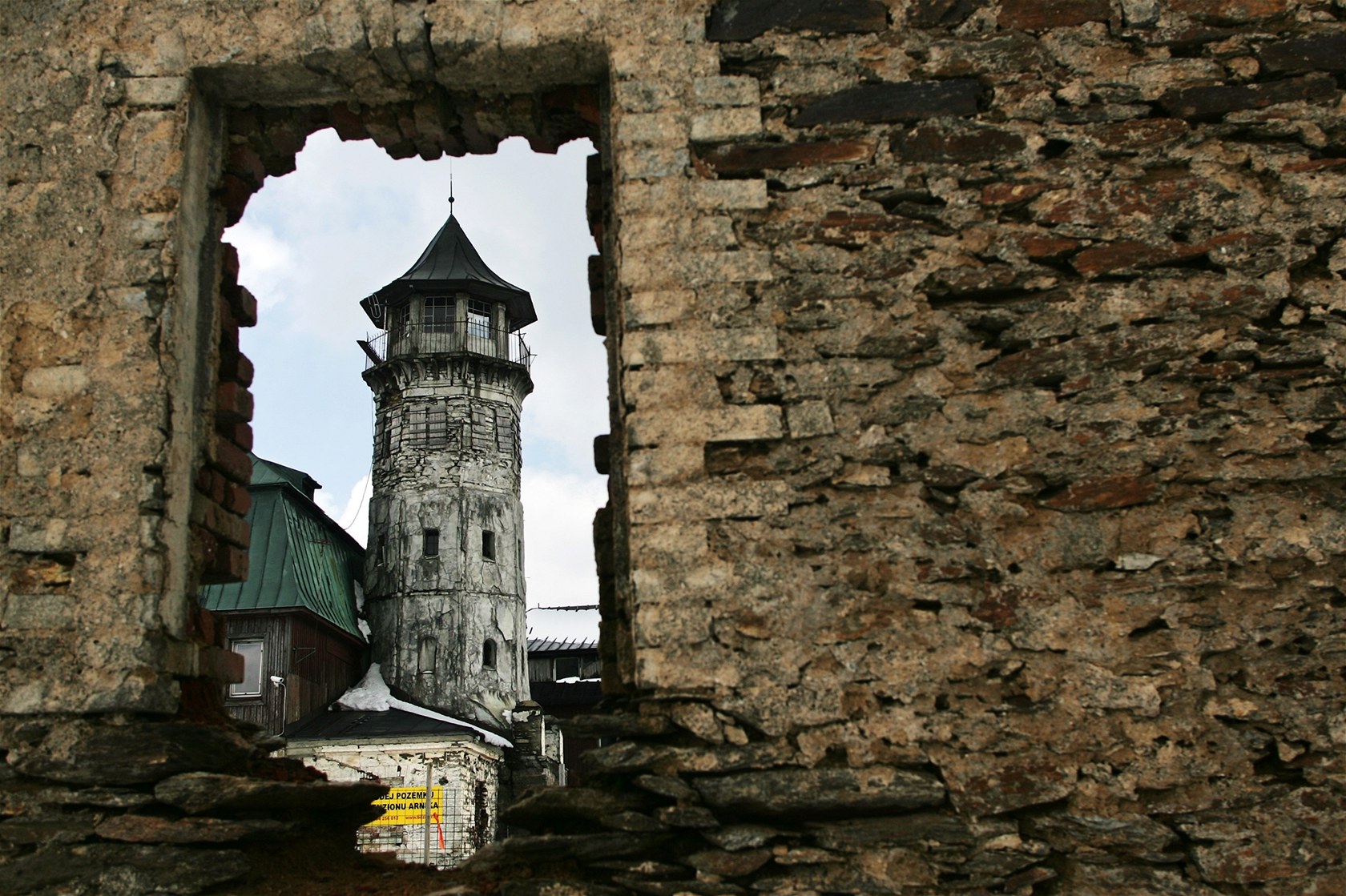 Zchátralou rozhlednu na Klínovci �eká demolice, na jejím míst� postaví novou.