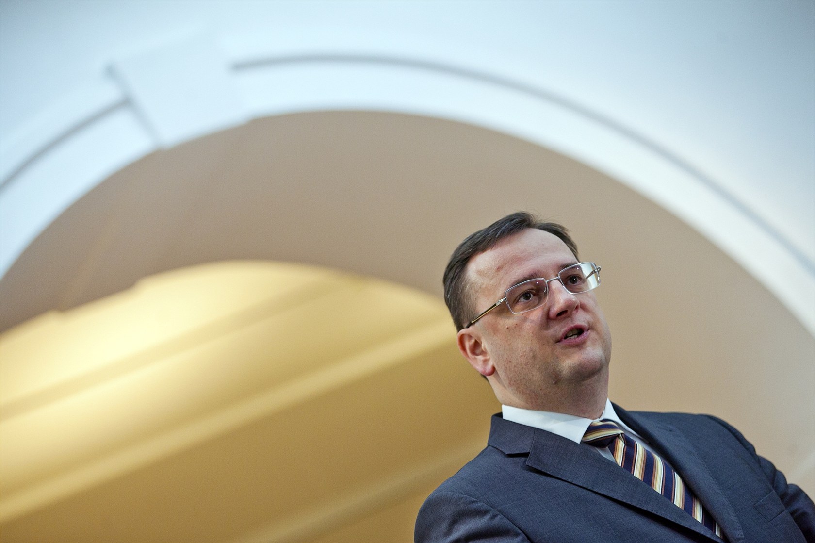 Premiér Petr Ne�as hovo�í o p�j�ce ve vý�i 89 miliard korun na záchranu