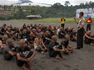 Policisté v indonéské provincii Aceh oholili místním pankám jejich íra  (14.
