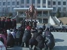 Obyvatelé Pchjongjangu oplakávají vdce Kim ong-ila (19. prosince 2011)