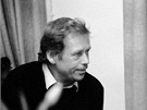 Václav Havel se 14. prosince 1989 v praském koordinaním centru Obanského...