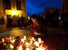 Pietní místo na Praském hrad v reakci na úmrtí bývalého prezidenta Václava