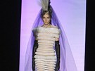Haute couture pehlídka J.-P. Gautliera na jaro 2011 - model Andrej Pejic...