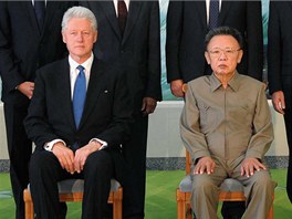 Vdce KLDR Kim ong-il s nkdejím prezidentem USA Billem Clintonem na snímku