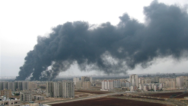 V syrském mst Homs v pátek explodoval ropovod, reim obvinil opozici ze