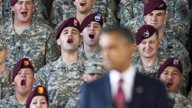 Prezident USA Barack Obama na základn Fort Bragg (14. prosince 2011)