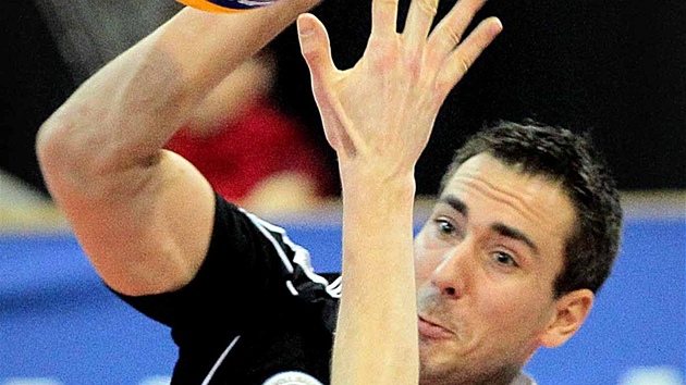 V utkání Ligy mistr� proti Unterhachingu sme�uje bud�jovický Michal Sukuba. 