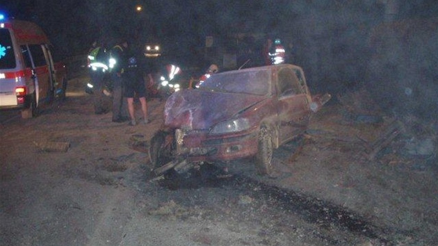 Vrak Peugeotu 106, v nm v sobotu veer zahynul pi nehod v Sytn mladý