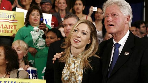 Bill Clinton a dcera Chelsea po vyhlen vsledk primrek v Pensylvnii