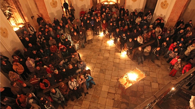 V kostele na Zelené ho�e uctili lidé památku Václava Havla minutou ticha.