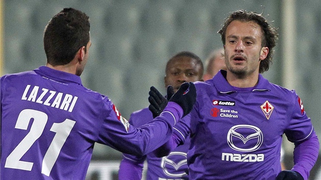 GRATULACE. Alberto Gilardino (vpravo) vstelil gól Atalant Bergamo, blahopeje