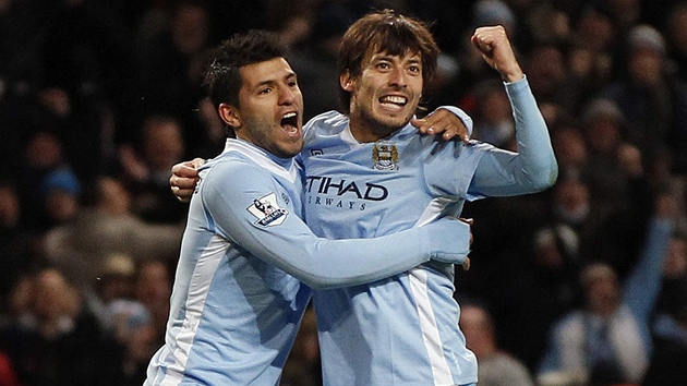 GÓLOVÁ RADOST. David Silva z Manchesteru City (vpravo) oslavuje sv�j gól se