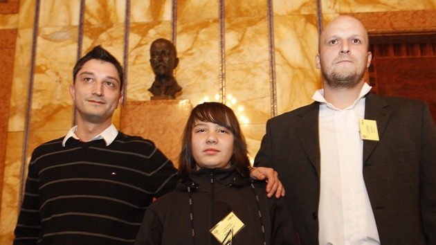 Trojice nominovanch hrdin na Cenu Michala Velka. Vtzn pohr si odnesl dvanctilet Martin Spiridonov (uprosted). (15.12.2011)