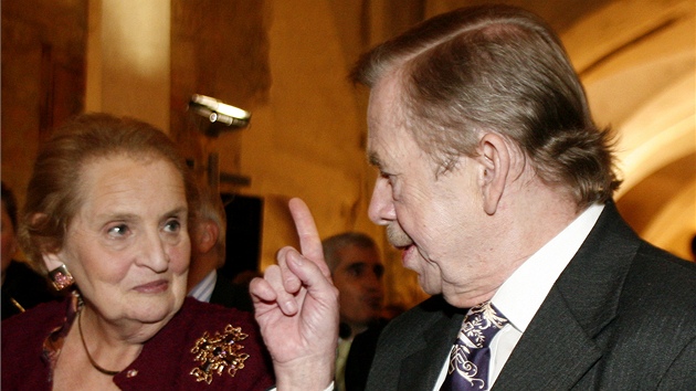 Václav Havel s americkým prezidentem Barackem Obamou bhem summitu EU-USA v Praze. Havel u v té dob prezidentem nebyl, ale Obama si pál se s ním pesto setkat. (5. dubna 2009)