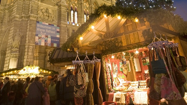 Jeden z nejvtích vánoních trh najdete hned pod starou vídeskou radnicí.