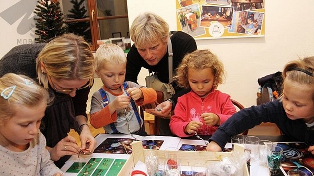 V rámci výstavy Sklen�ná krása si mohou d�ti vyrobit svoje vlastní váno�ní