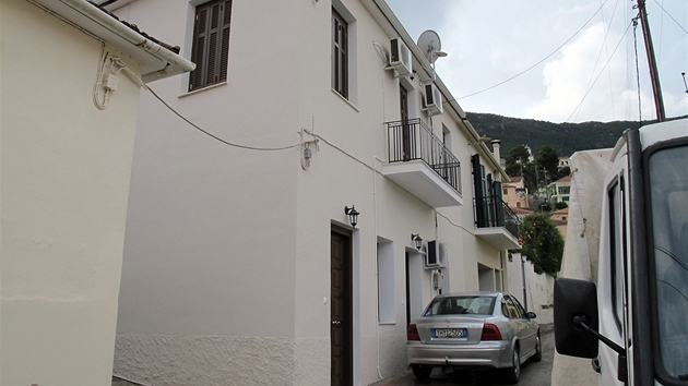 Dm Paroubkových ve mst Vatha na eckém ostrov Ithaka (13. prosince 2011)