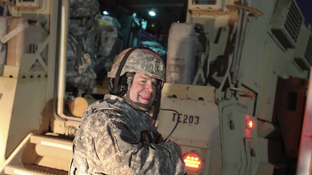 Americk vojk se smje po pekroen hranic z Irku do Kuvajtu. (18. prosince 2011)