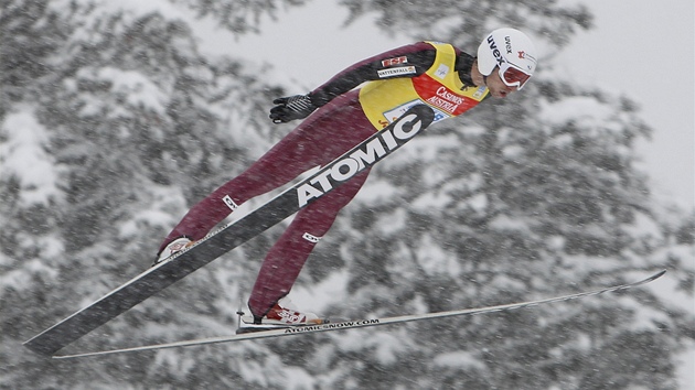 Francouzský sdru�ená� Jason Lamy Chappuis ve skokanské �ásti závodu v Seefeldu. 