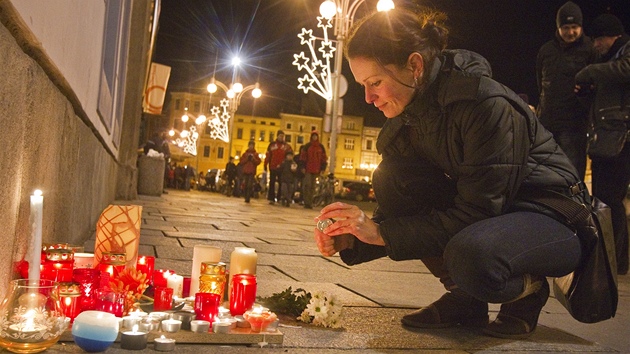 Lidé picházeli bhem nedle na námstí Pemysla Otakara II. v eských