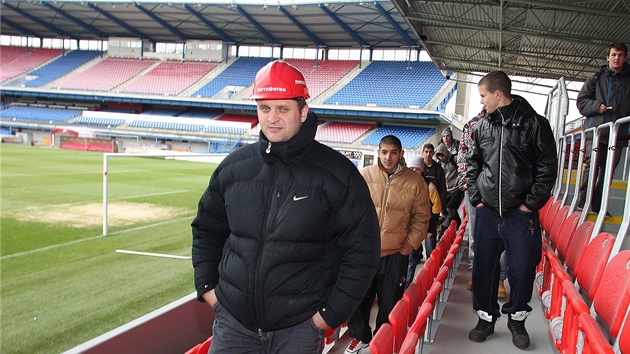 Zrekonstruovaný fotbalový stadion ve truncových sadech se mohli zájemci