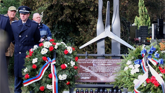 Nový památník na hbitov v Olomouci-Needín pipomíná posádku sesteleného