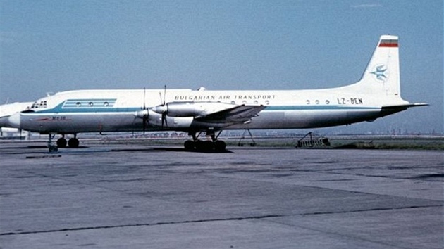 Letoun Il-18 s registraní znakou LZ-BEN 