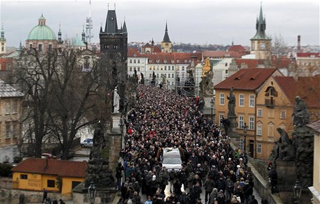 Smutení prvod za autem s ostatky bývalého prezidenta Václava Havla (21.