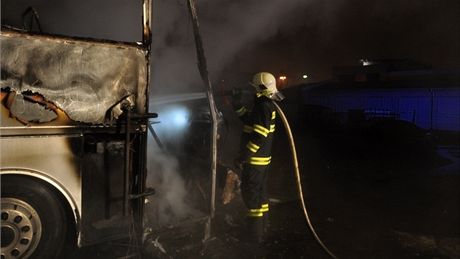 Autobus zaparkovan v prmyslovm arelu v olomouck Pavelkov ulici pi