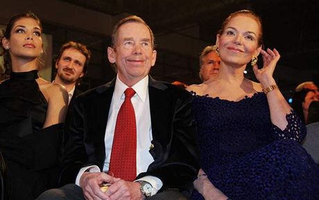 Václav Havel navtívil s manelkou slavnostní veer po finále jubilejní eské Miss 2009.