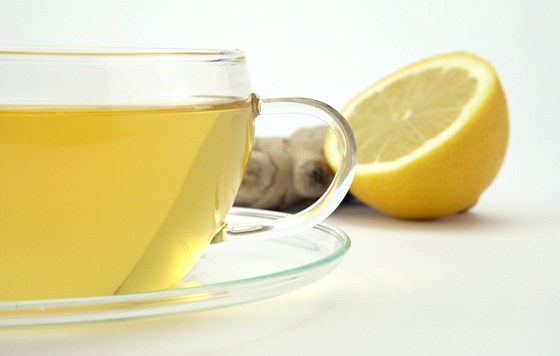 Zázvorový čaj v zimě zahřeje a pomůže bojovat s neduhy. (Ilustrační snímek)