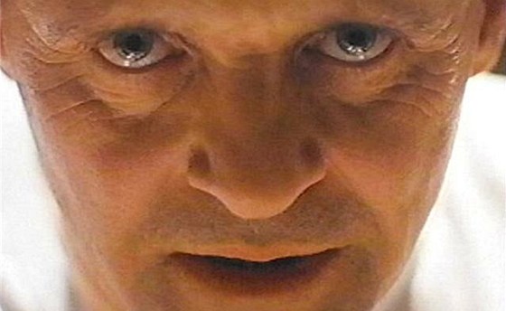 Anthony Hopkins jako Hannibal Lecter v Mlení jehátek