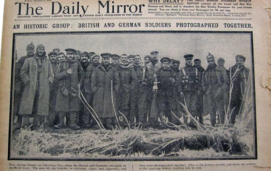 Titulní strana The Daily Mirror z ledna 1918, kdy se celá událost provalila.