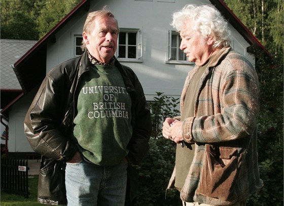 Na Hrádeku Václav Havel asto psal a pijímal návtvy. Na snímku s Ladislavem...