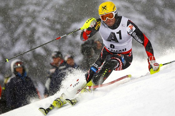 Ivica Kosteli pi slalomu ve Flachau