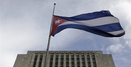 Na znamení smutku spustila Kuba vlajky na půl žerdi. (20. prosince 2011)