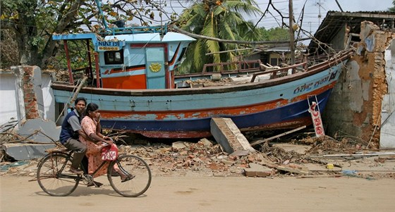 Nkteré následky tsunami jsou na rí Lance patrné dodnes.