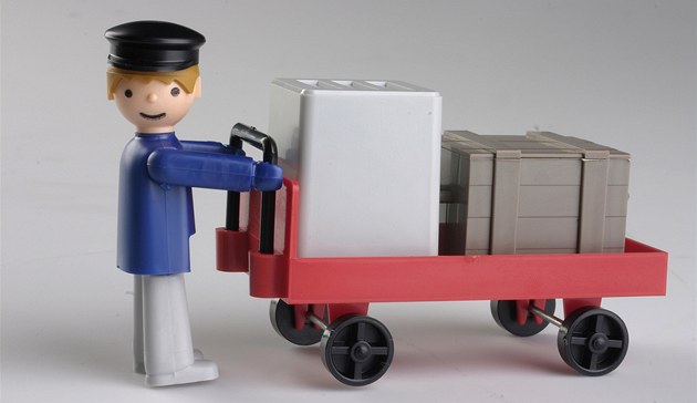 Zedník, hasič, kuchař i příslušník VB. Igráček baví děti skoro půl století