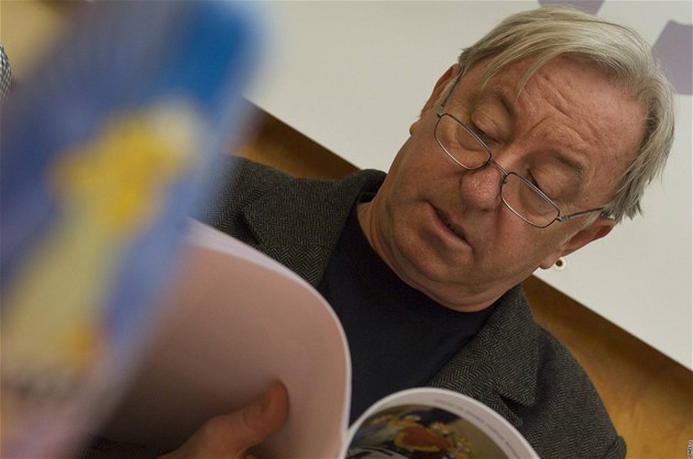 Ji�í Lábus, sám vá�nivý �tená�, na�etl spot kampan� �tení pomáhá.