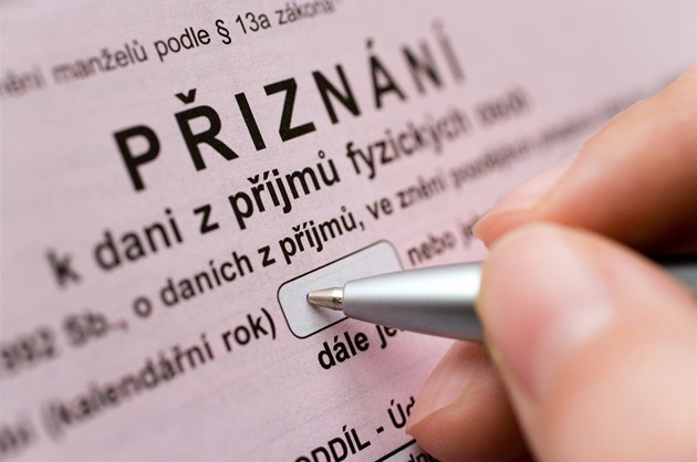 P�iznání k dani z p�íjmu fyzických osob. Ilustra�ní snímek