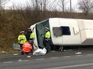 U Lotoue nedaleko Slaného havaroval autobus, nehodu nepeil idi.