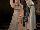 Popelka taní s princem ve Svatební komnat.