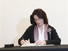 Pedsedkyn Snmovny Nmcová podpisem do kondolenní knihy uctila památku